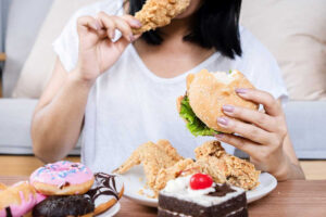 Cibi ultraprocessati e infiammazione intestinale — copertina articolo