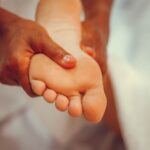 Massaggio terapeutico del piede per relax e cura